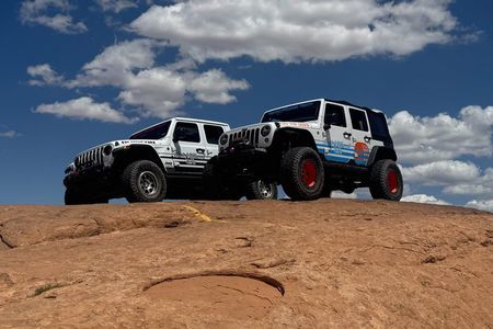 Private Hell's Revenge Jeep Tour in Moab