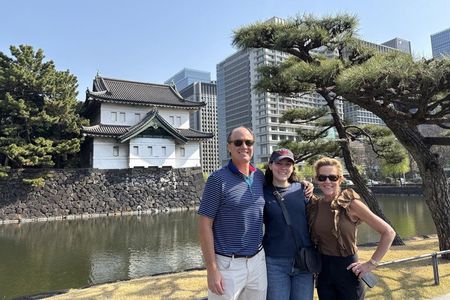 Imperial Palace and East Gardens Private Walking Tour in Tokyo