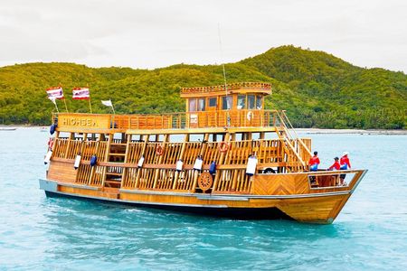 Pig Island Tour by Teak Cruise with Snorkeling From Koh Samui