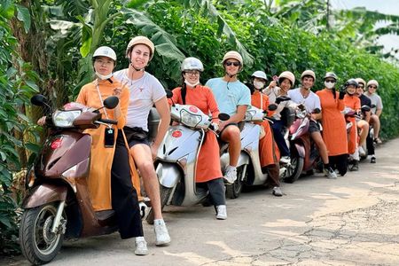 Hanoi Motorbike Tours With Female Rider