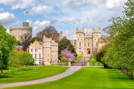 Stonehenge & Windsor Tour from London (Small Group)