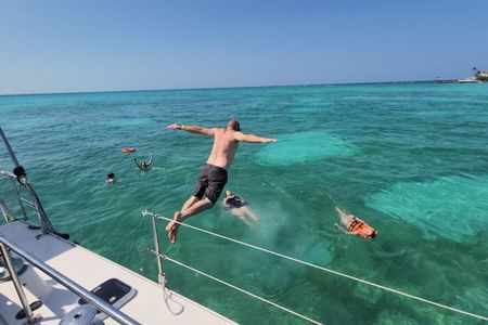Cancun Catamaran Isla Mujeres, Snorkel Buffet and Open Bar