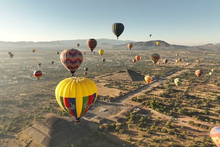 Sunrise balloon Flight with Breakfast in Cave+ Pyramids from CDMX