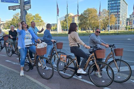 Berlin : The best bike tour with a Berlin guide and insider tips