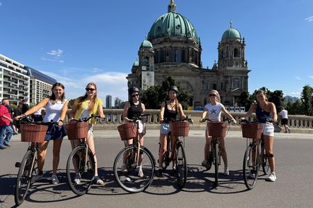 Berlin : The best bike tour with a Berlin guide and insider tips