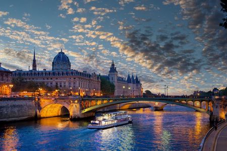 Night Crimes of Paris Tour with Wine and Cheese