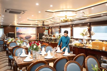 From Hanoi: Halong Bay Day Cruise with Titop Island, Kayak, Cave