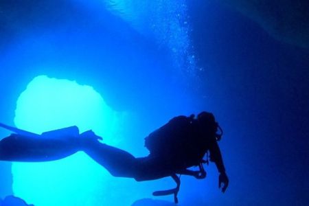 Paros Certified Diver Two-Dive Boat Trip: Reefs, Wrecks & Caves