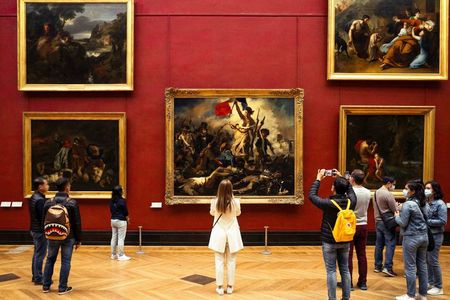 Louvre Museum Small Group Guided Tour with Reserved Entry
