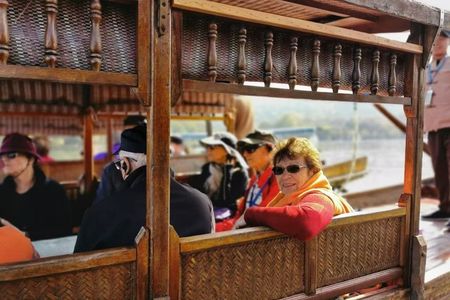 AI Robot Experience Tour in Hangzhou with West Lake Cruise