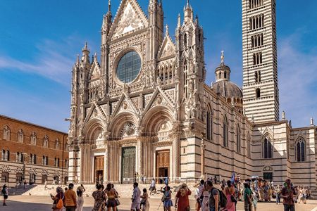 San Gimignano, Siena, Monteriggioni: Fully Escorted Tour, Lunch & Wine Tasting