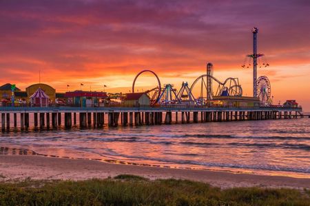 Storms & Sunsets: A Seawall Sunset Stroll (Walking Tour)