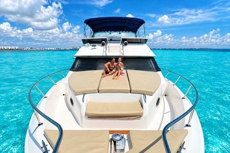 Deluxe Yacht 48FT with FlyBrige Rental in Cancun