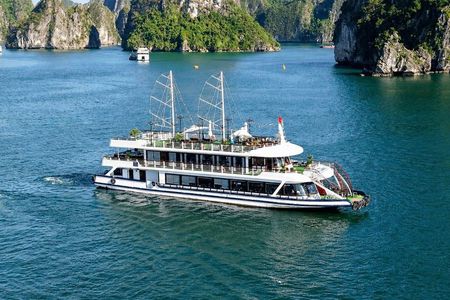 Halong Bay Full-Day Cruise – Kayaking, Swimming, Hiking & Lunch