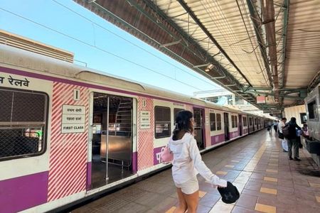 From Delhi Same Day Agra Tour by Train with Female Guide