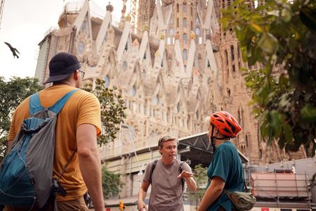 Barcelona Premium E-Bike Tour: Small Group City Experience