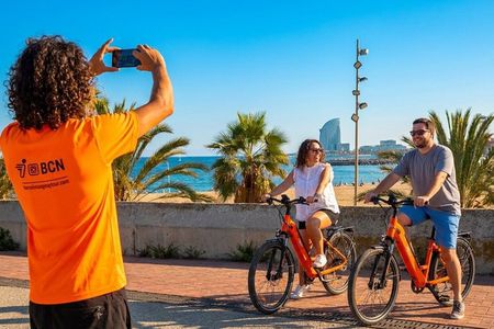 Barcelona Coast Bike or E-Bike Tour with Extra 1-Hour Rental