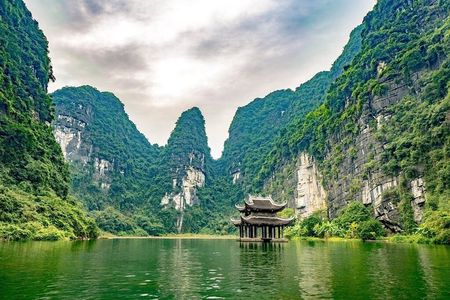 Hoa Lu Ancient Capital and Trang An Scenic Boat Tour from Hanoi