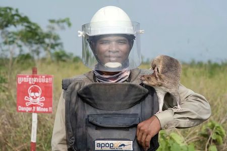 Siem Reap: Village Tour with HeroRATs & Lotus Silk Farm