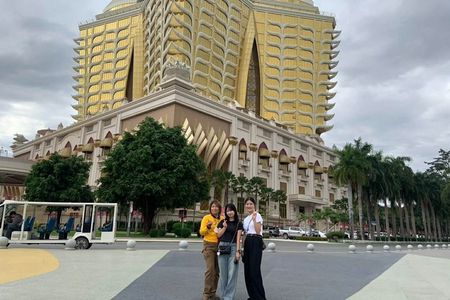 Luxury fun trip to Golden Triangle take boat and entrance to Laos