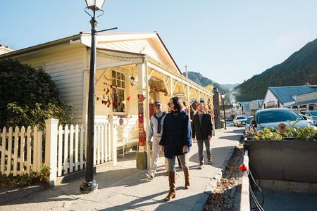 Small Group Queenstown Highlights Tour: Wine, Platters, History