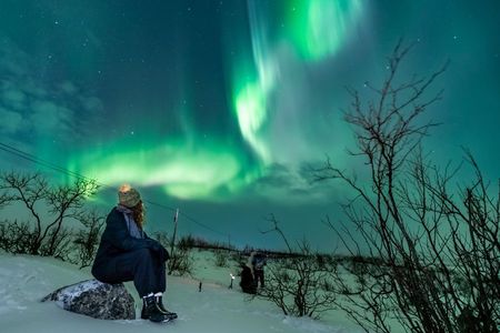 Tromsø Daily 8 Guests Pro Aurora Tour with pickup Suits and photo