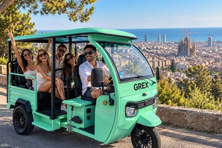 Experience Barcelona City Tour with Private Tuk Tuk