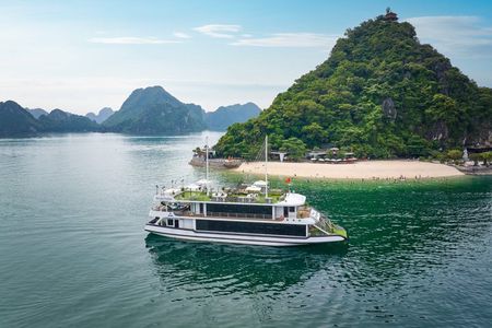 Ha Long Bay Day Cruise: Sung Sot Cave, Titop Island & Kayaking