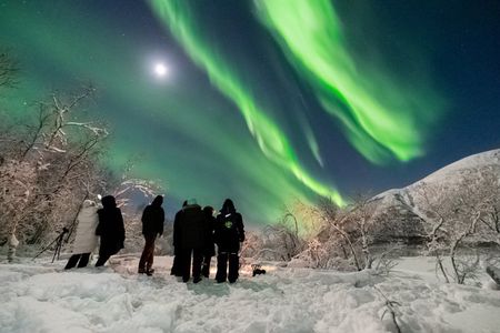 Northern Lights 8 people Max With photos pickup and Thermal Suits