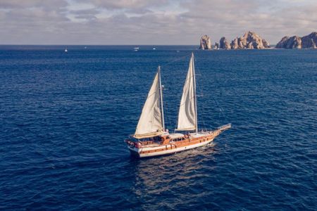 Cabo San Lucas Luxury Sailing Yacht and Dinner with a Chef