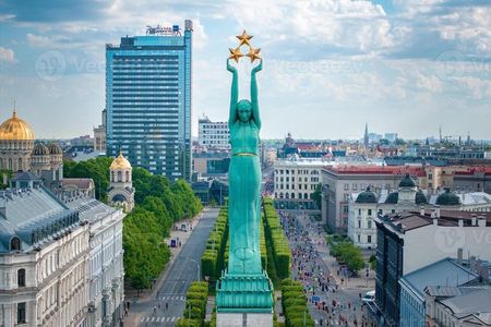 Private Riga City Tour with Guide by Luxury car