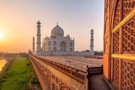 Private 2-Day Delhi and Agra Tour with Taj Mahal Sunrise