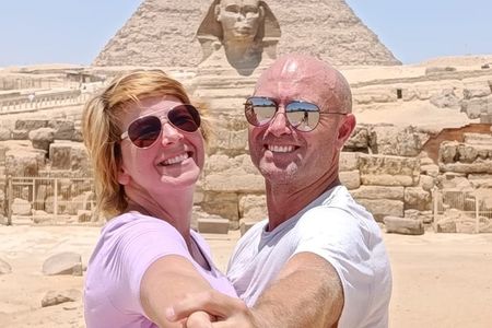 Unique tour to Giza pyramids, Egyptian museum & Khan El-Khalili
