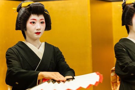 One Hour Geisha Show in Dotombori Osaka Performance
