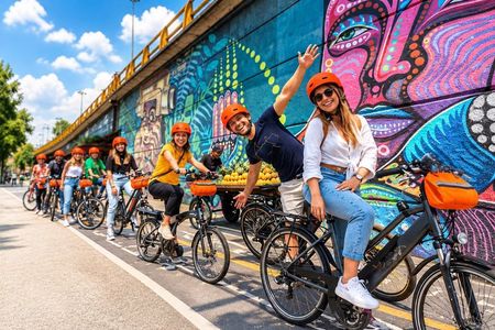 Warsaw Bike Tour: Old Town & City Centre Guided (1.5h or 3.5h)