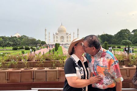 From Delhi: Private Agra & Taj Mahal Tour with 5 * Lunch