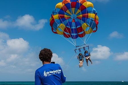 Aruba Parasailing Experience from Noord