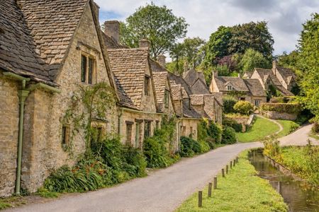 From London: Cotswolds Small-Group Tour with Bibury & Bourton