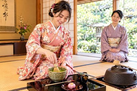 Kyoto: Kimono & Traditional Matcha Tea Ceremony