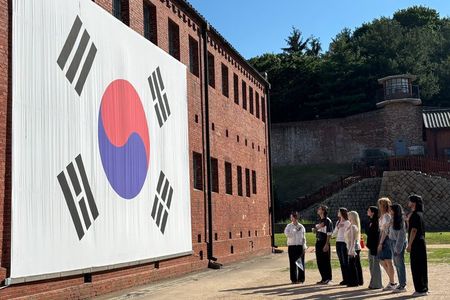 Seoul History Tour Deoksugung Palace and Seodaemun Prison