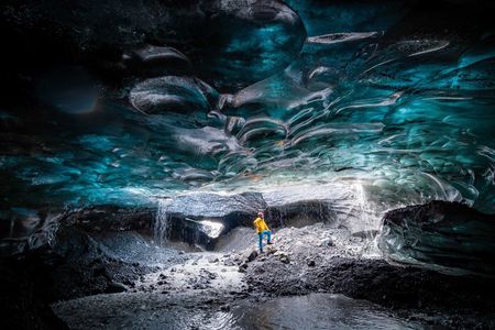 Jökulsárlón: Visit a Natural Blue Ice Cave