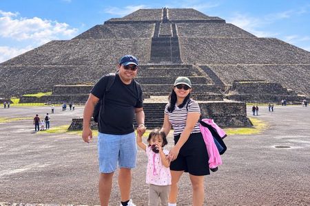 Private Tour to Teotihuacan with Breakfast at La Cueva without Shops