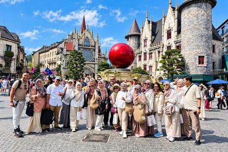 Ba Na Hills & Golden Bridge Early Morning Private Tour