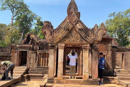 Private Kbal Spean Trekking Tour with Banteay Srei