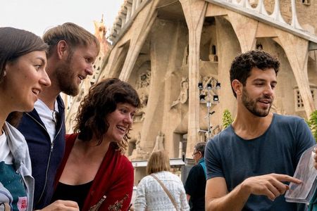 Private Complete Barcelona Walking Tour with Local Guide
