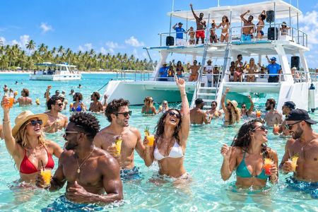 Punta Cana Party Boat Cruise: Snorkeling, Open Bar & Natural Pool