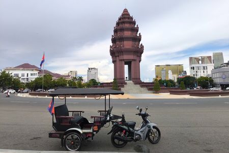 Private Tuk-Tuk Tour with Driver in Phnom Penh