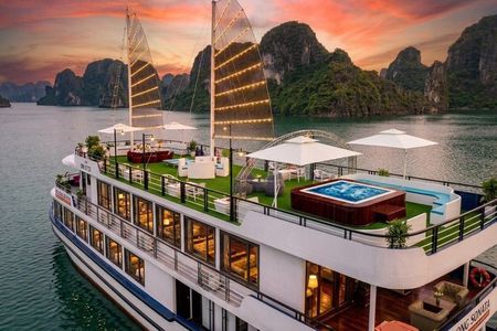 From Hanoi: Ha Long Bay Day Trip from 4 - 5 star Cruise & Buffet