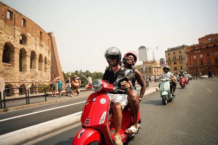 Rome’s Highest Hills Skyline Vespa Tour with Driver and Photo