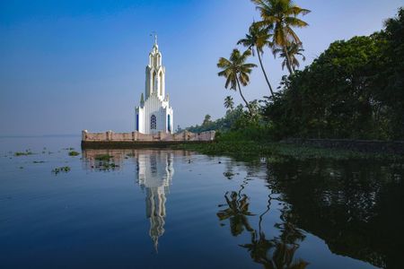 Kumarakom Coconut Lagoons, Paddies, Birds, & Fish Experience Tour